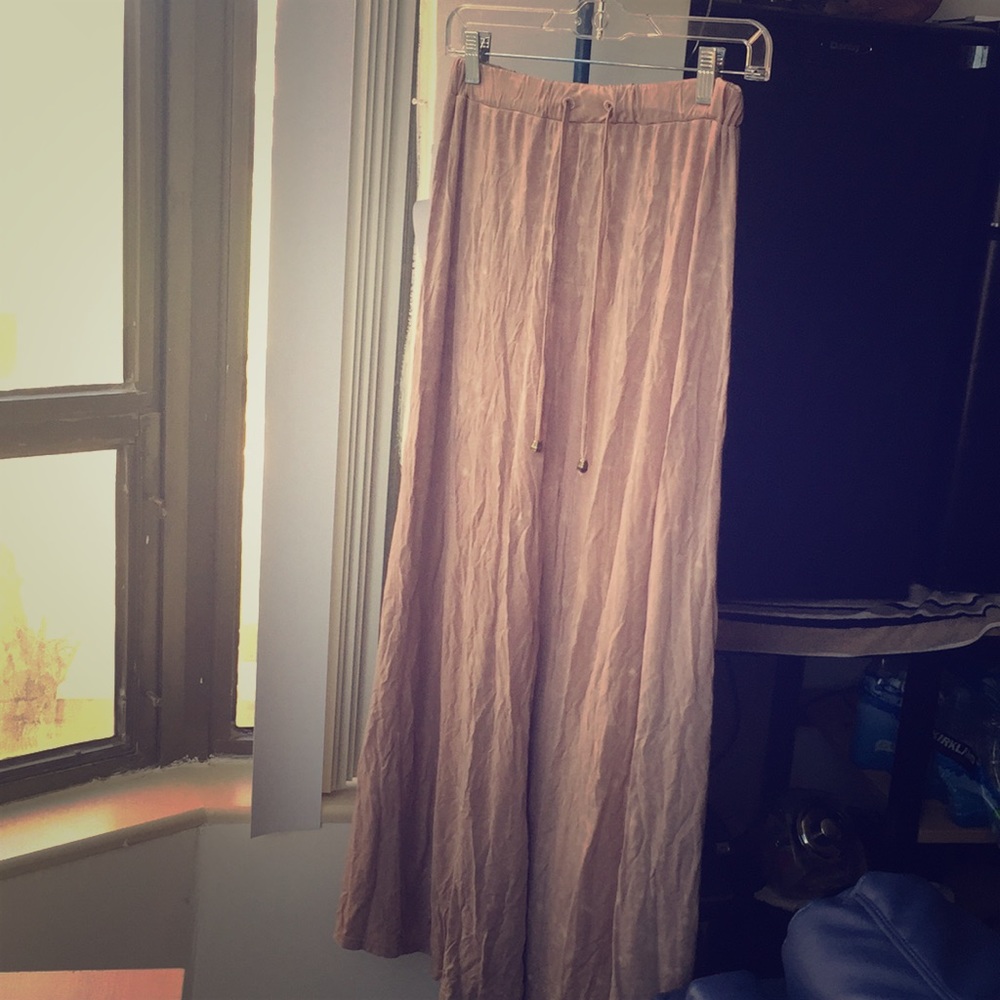 High-waisted flowy maxi!